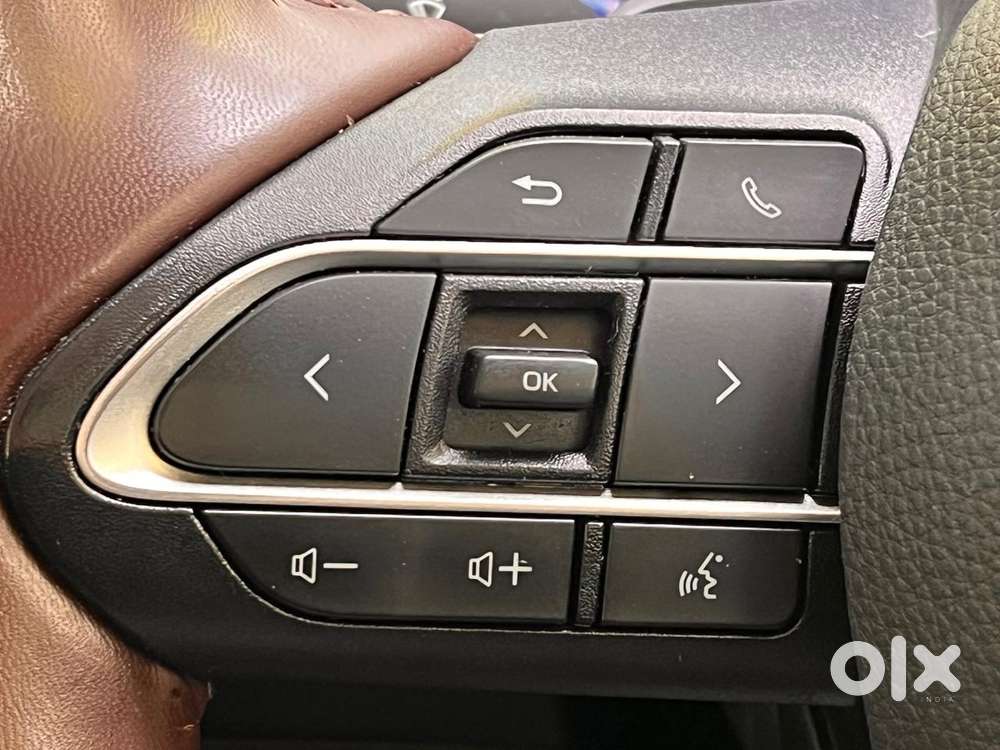 Toyota Innova Hycross 2.0 Vx Hybrid 7 Str, 2023, Petrol