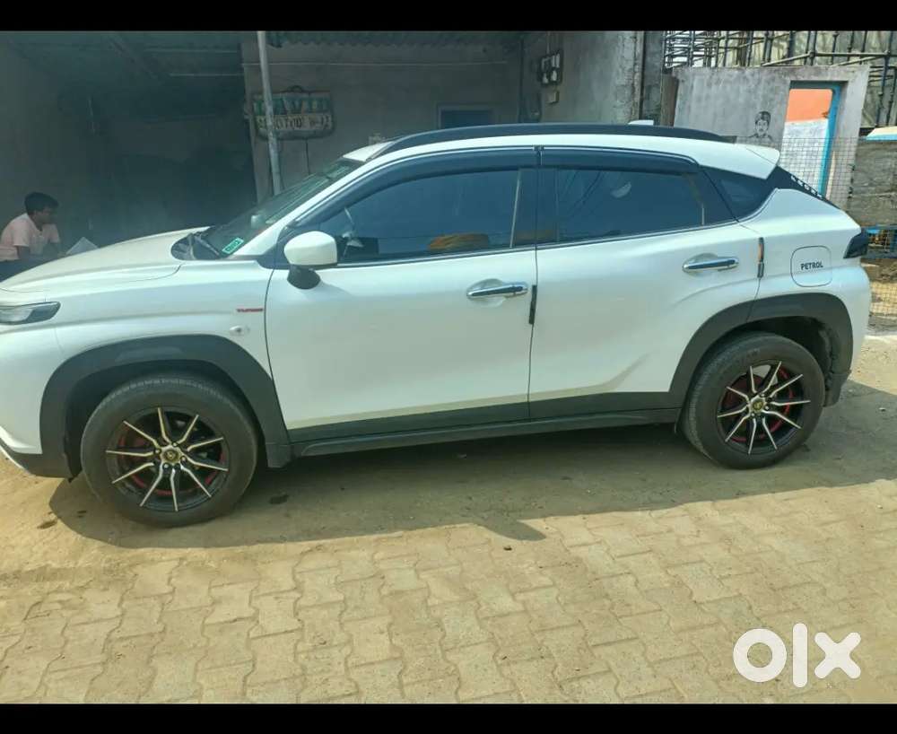 Sell White Colour Good Condition Fronx Sell Extra Fiting 1.50 Lacks