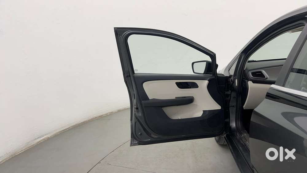 Tata Altroz 1.2 Xm Plus, 2022, Petrol