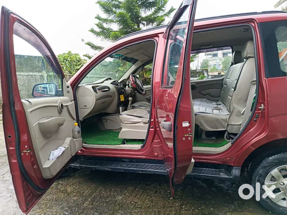 7 Seater Mahindra Quanto 2012 Diesel 110000 Km Driven.
