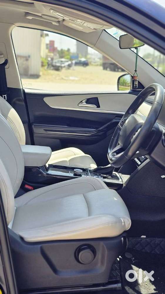 Mahindra Xuv700 2.2 Ax 7 Diesel At Luxury Pack Str Awd, 2022, Diesel
