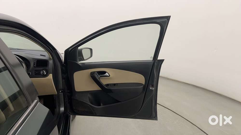 Volkswagen Polo Petrol Highline 1.2l, 2015, Petrol