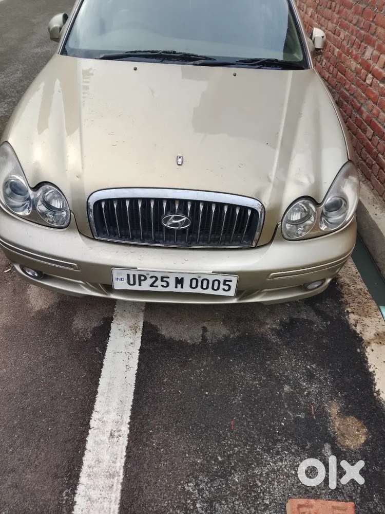 लक्जरी कार लोग  रुक रुक के मुड़ मुड़ 
के न देखे तो पैसे वापिस