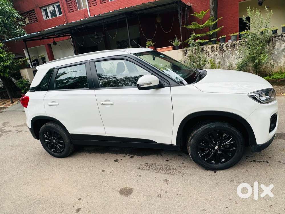 Maruti Suzuki Brezza 1.5 Zxi Smart Hybrid, 2022, Petrol