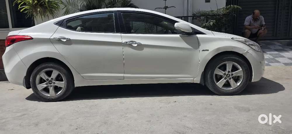 Hyundai New Elantra 2014 Diesel 225000 Km Driven