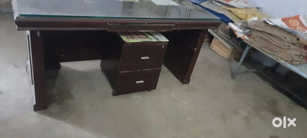 WOODEN TABLE
