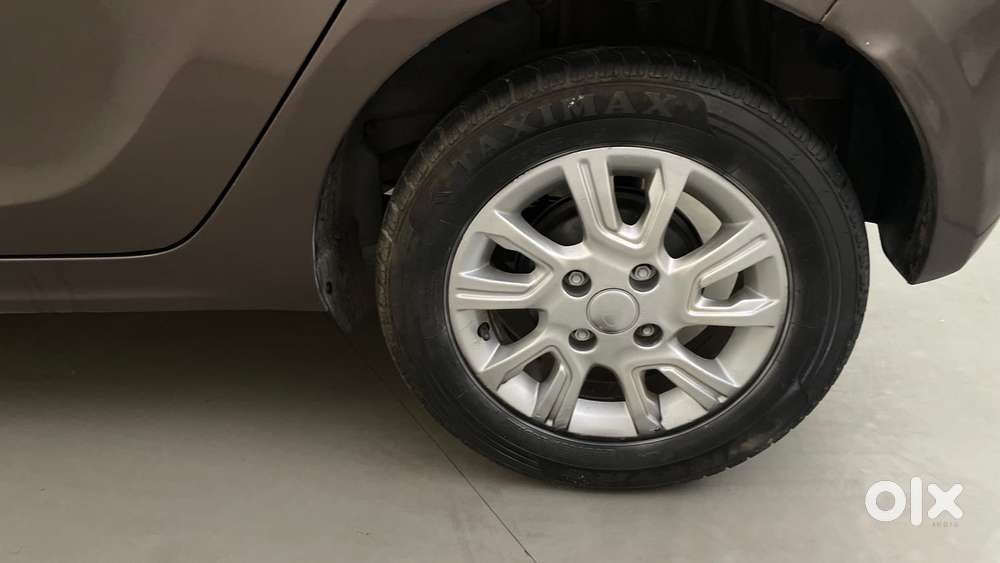 Tata Tiago Xz, 2016, Petrol