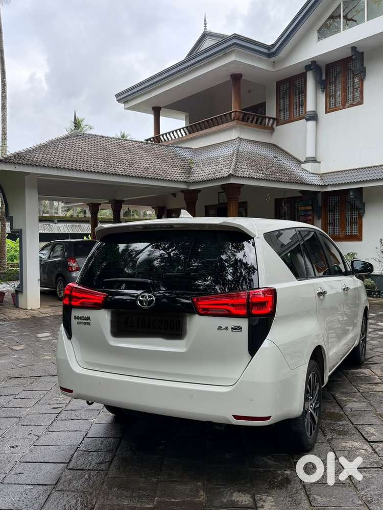 Toyota Innova Crysta 2022 Diesel 28000 Km Driven