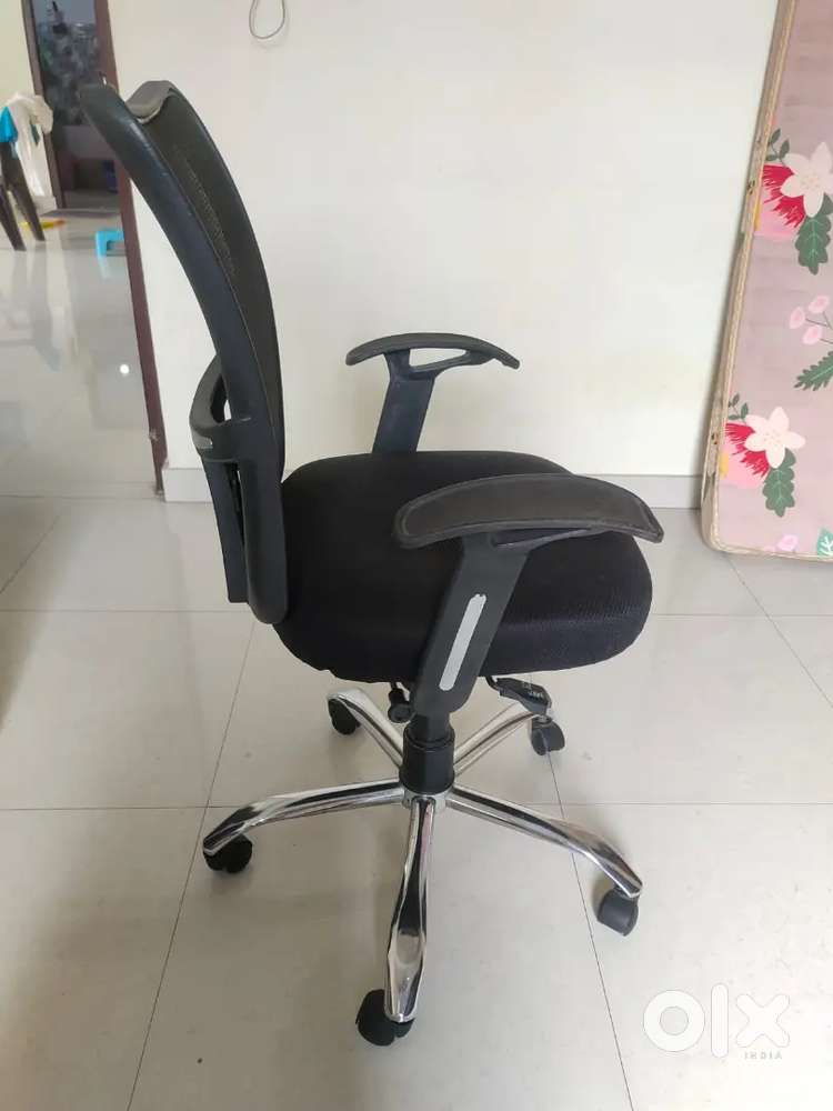 Comfortable Chair for Sale ; Good Condition