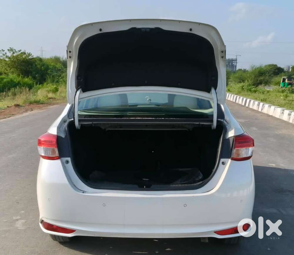 Toyota Yaris V Cvt, 2019, Petrol