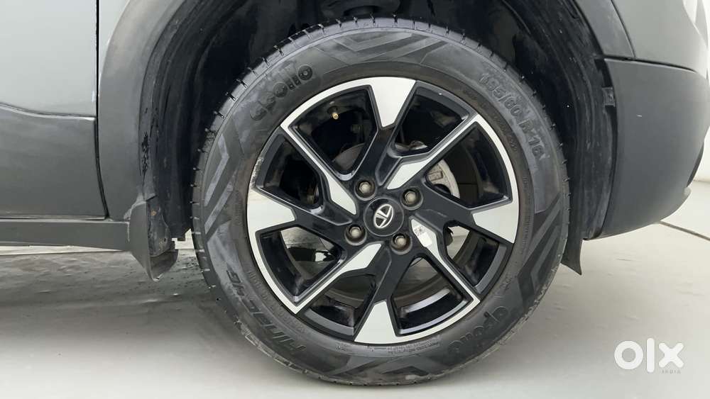 Tata Punch 1.2 Revotron Creative Amt Dual Tone, 2022, Petrol