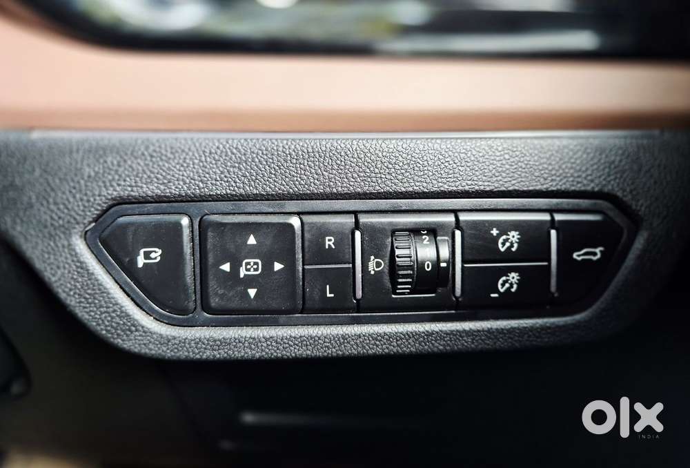Mg Hector Plus Sharp Pro 1.5 Turbo Petrol Cvt 6 Str, 2023, Petrol