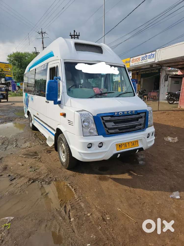 Force Traveller 17+1 Seater Ac