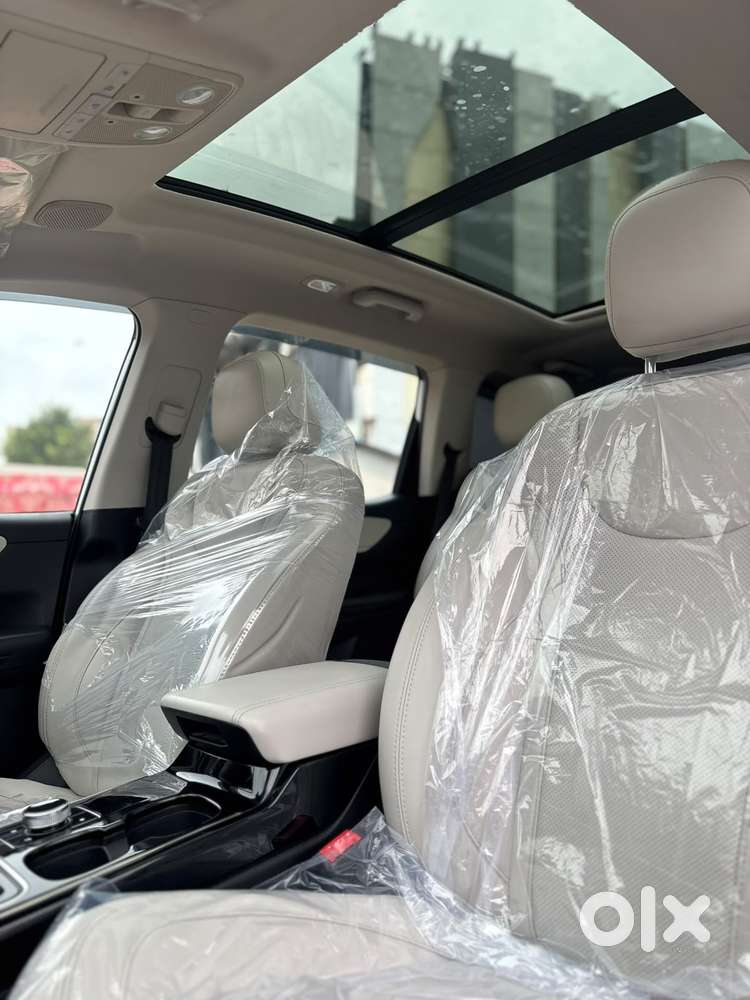 Mahindra Xuv700 Ax7l 6 Str At, 2021, Petrol