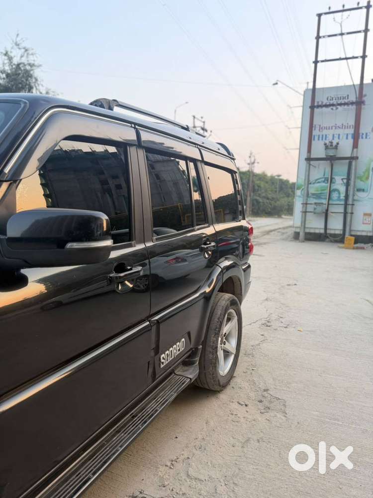 Mahindra Scorpio S9 Diesel Manual 2022 | Black | 85,000 Km | Well Main