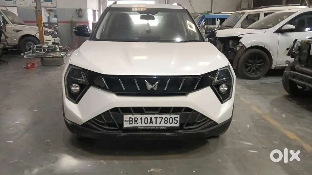 Mahindra Xuv 3xo 2025 Petrol 2500 Km Driven