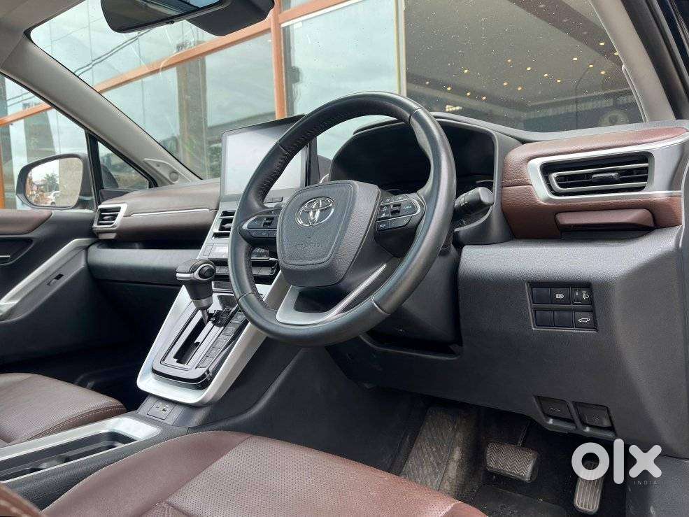 Toyota Innova Hycross 2.0 Zx (o) Hybrid 7 Str, 2023, Petrol