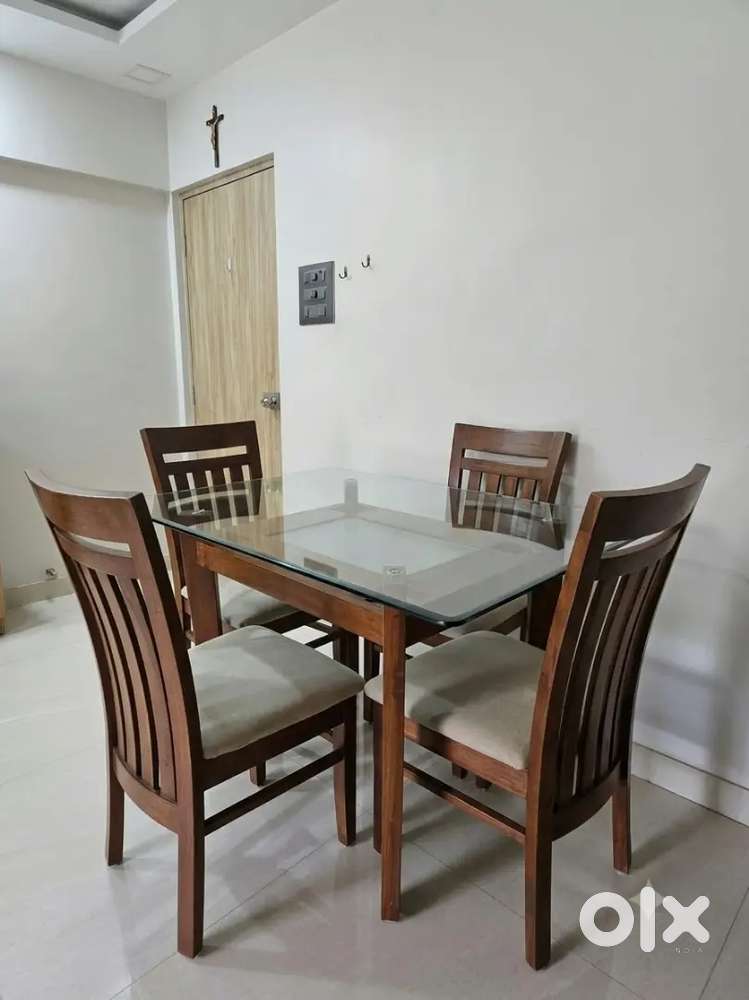 4-Seater Glass Top Dining Table Set (Excellent Condition))