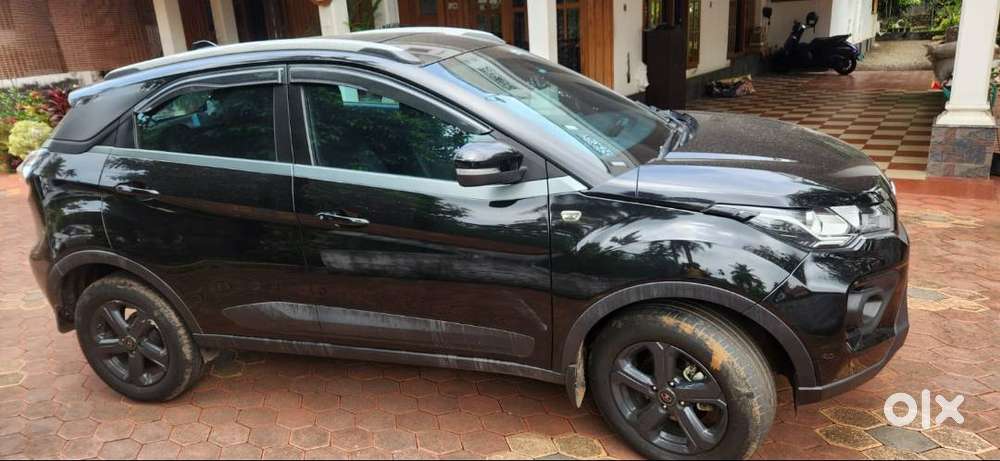 Nexon Petrol Automatic Dark Edition