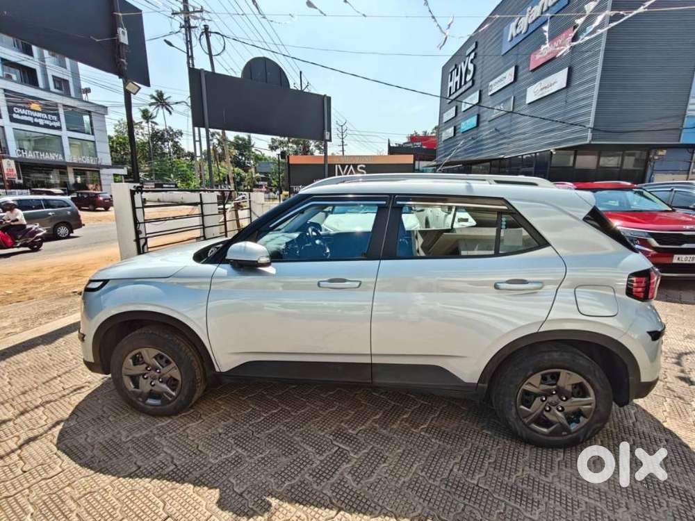 Hyundai Venue Sx Mt, 2023, Petrol