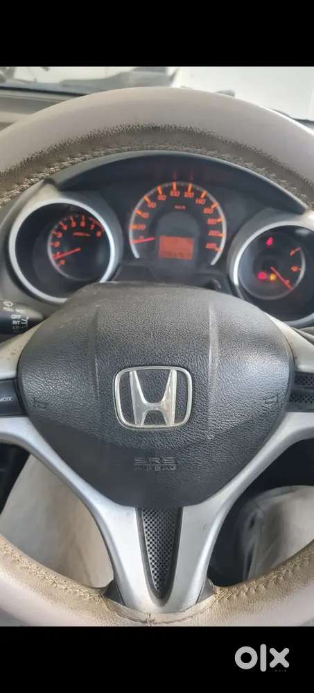 Honda Jazz 2013 Petrol+cng Well Maintained..