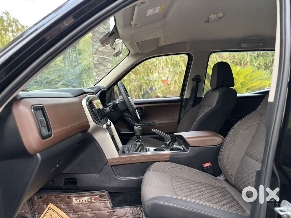 Mahindra Scorpio N Z2 Petrol Mt 7 Str, 2025, Petrol