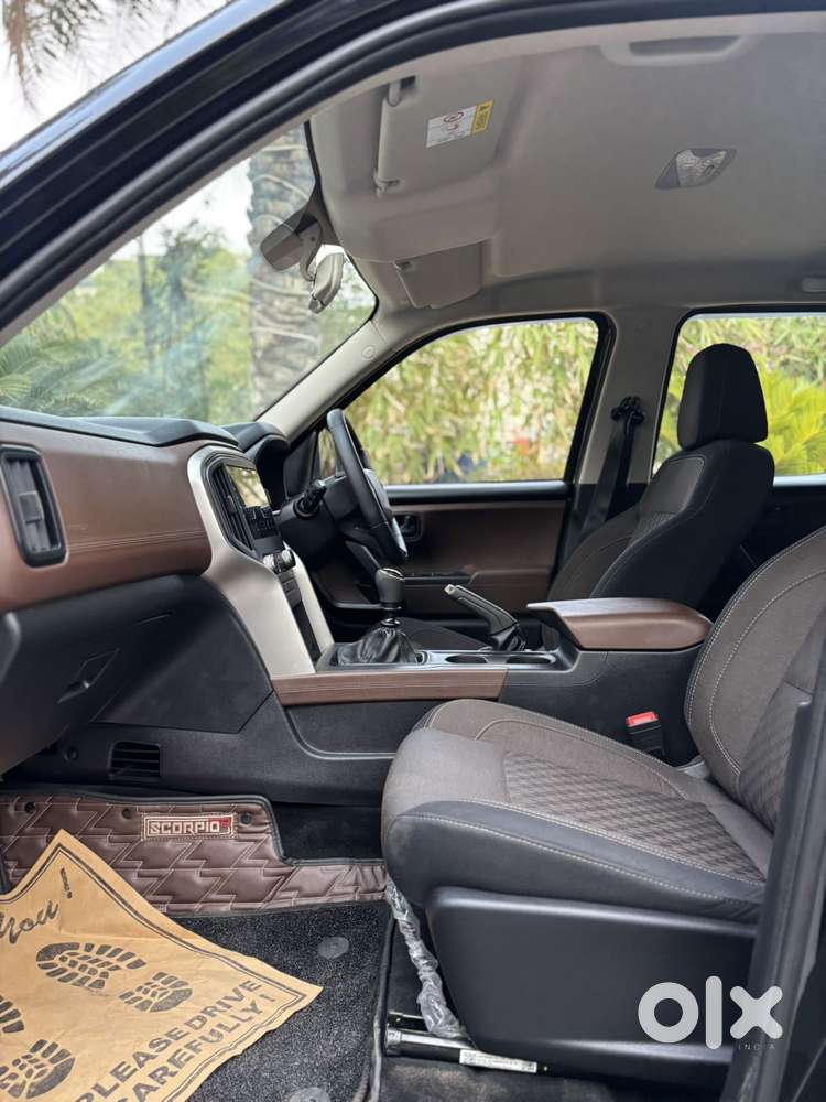 Mahindra Scorpio N Z2 Petrol Mt 7 Str, 2025, Petrol