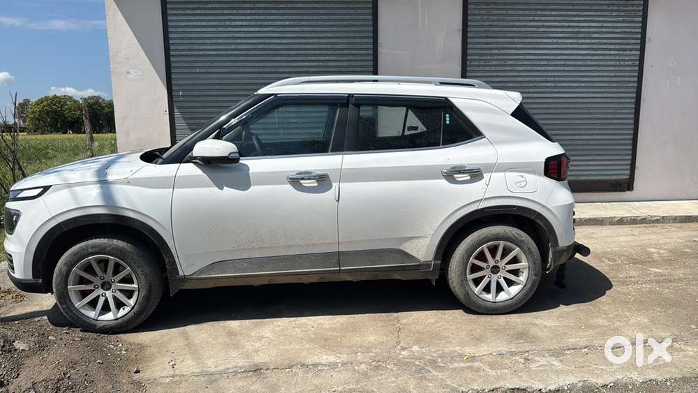 Hyundai Venue Petrol 2024