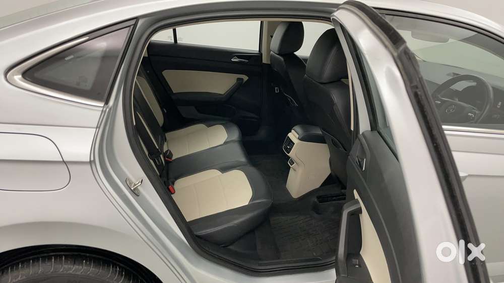 Skoda Slavia Style 1.0l Tsi At, 2022, Petrol