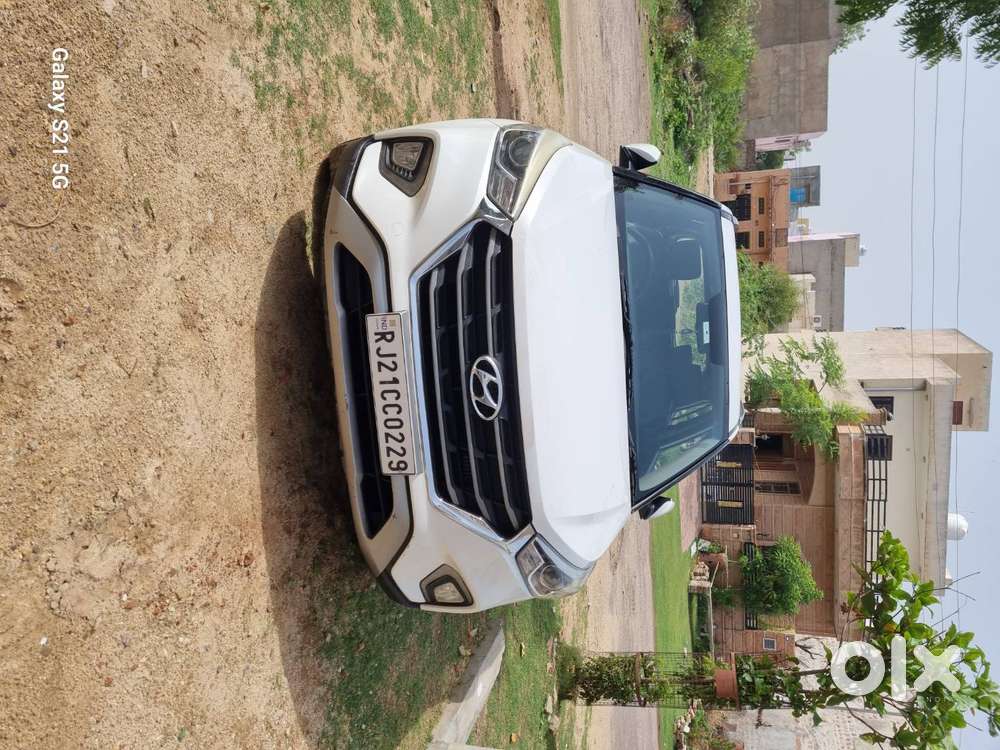 Creta Top Model With Sunroof , Electric Seat , Rear Seat Hand Rest