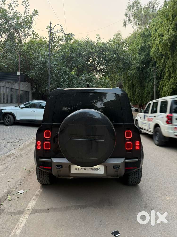 Land Rover Defender 2025