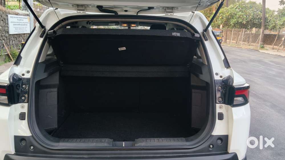 Maruti Suzuki Brezza 1.5 Zxi Plus Smart Hybrid Dual Tone, 2023, Petr..