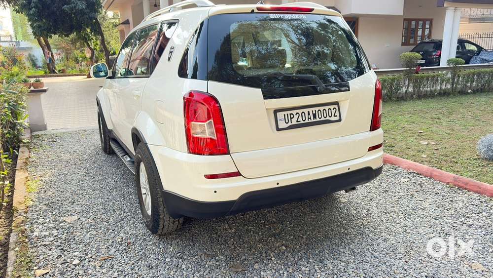 Mahindra Rexton 2016