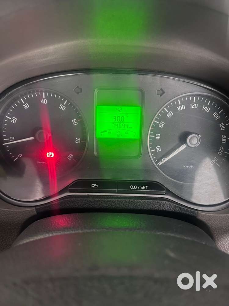 Skoda Rapid 1.6 Petrol 2013