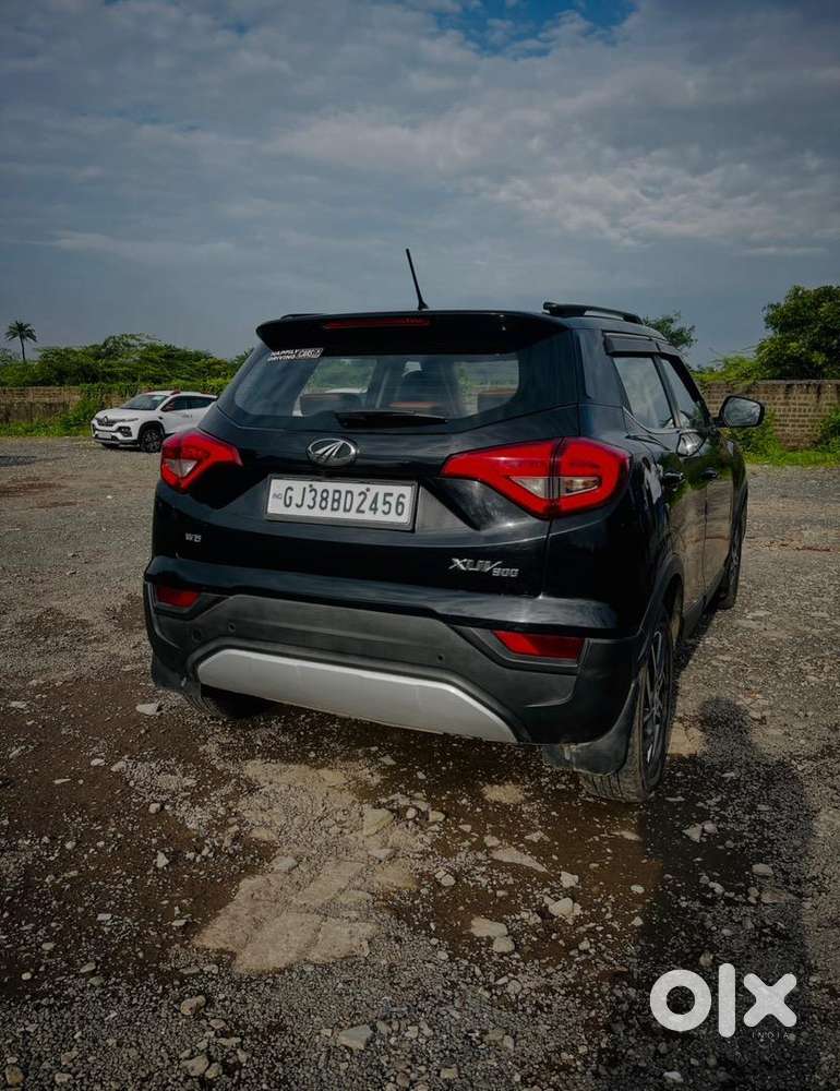 Mahindra Xvu300 Cng With 2022 Black