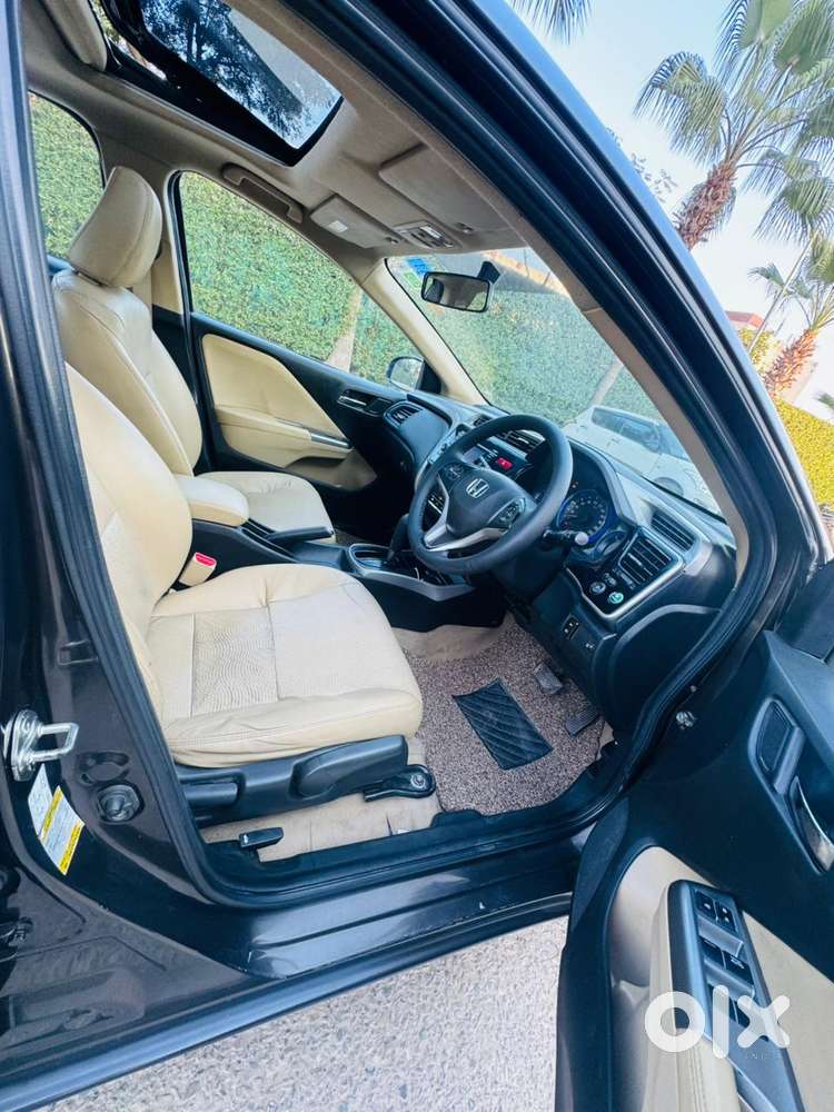 Honda City V At Sunroof, 2016, Petrol