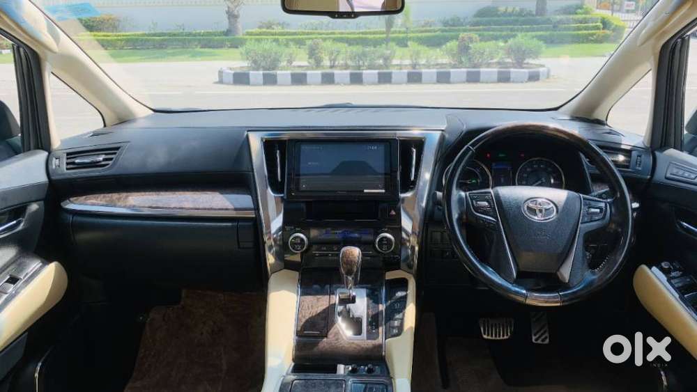 Toyota Vellfire Vip &ndash; Executive Lounge, 2023, Cng & Hybrids