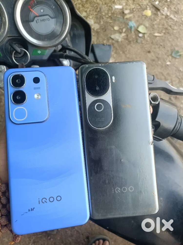 IQOO Z9S 5G (256GB IQOO Z10X  mein lock laga hua hai bhai ek mein