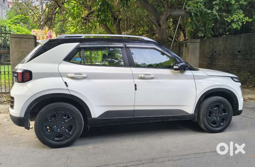 Hyundai Venue Sx 1.2 Petrol | Dec 2022 Model | Low Driven | 1st Owner