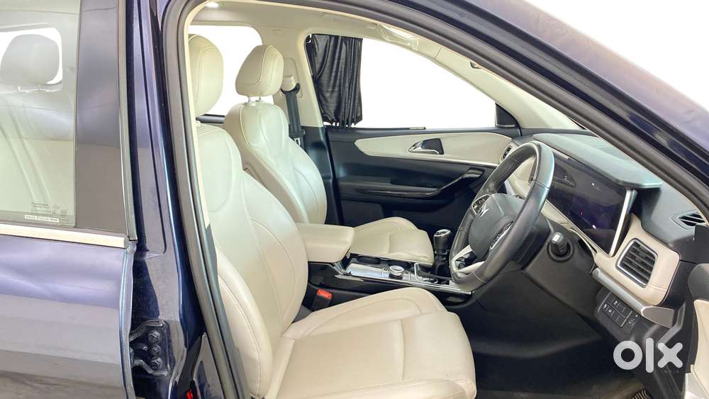 Mahindra Xuv700 2.2 Ax 7 Diesel Mt Luxury Pack Str, 2022, Diesel