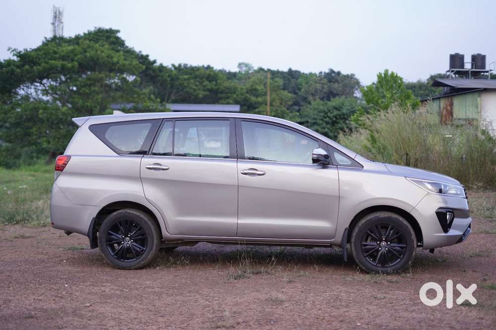 Toyota Innova Crysta 2.8 Zx At 7 Seater, 2016, Diesel