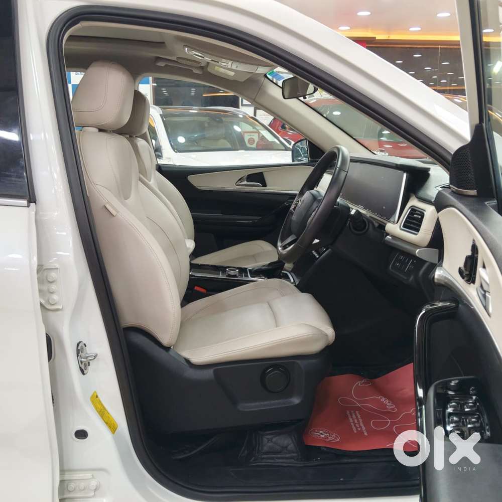 Mahindra Xuv700 2.0 Ax 7 Petrol At Luxury Pack Str, 2021, Petrol