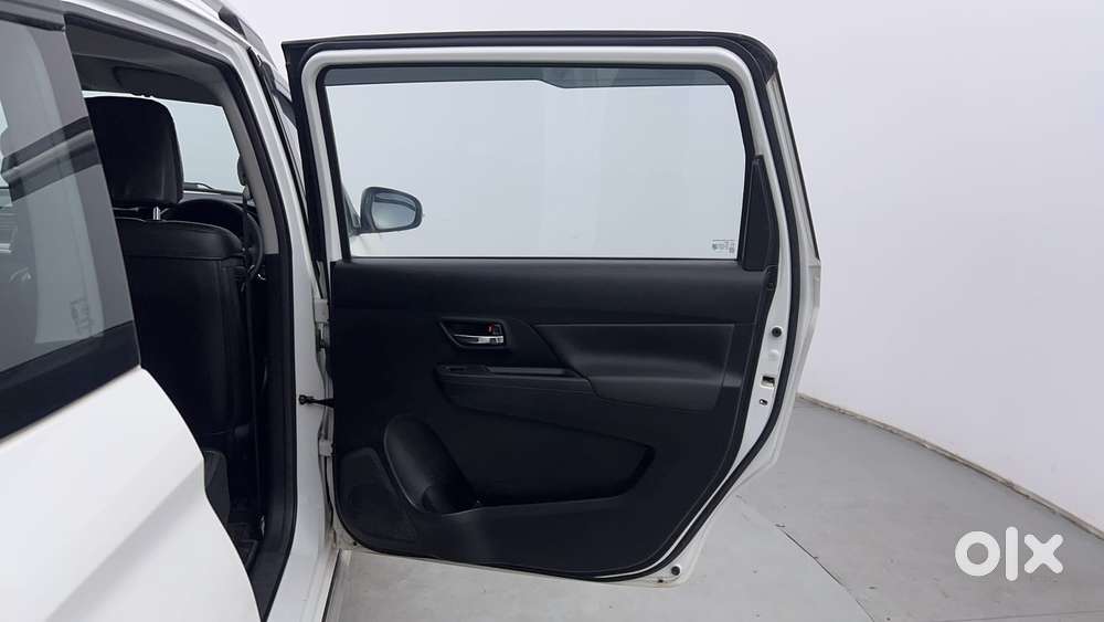 Maruti Suzuki Xl6 1.5 Zeta Mt, 2022, Petrol