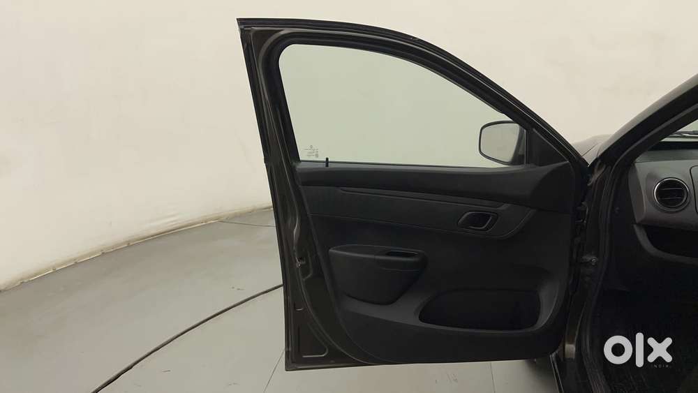 Renault Kwid 2019-ongoing 1.0 Rxt Amt (o), 2017, Petrol