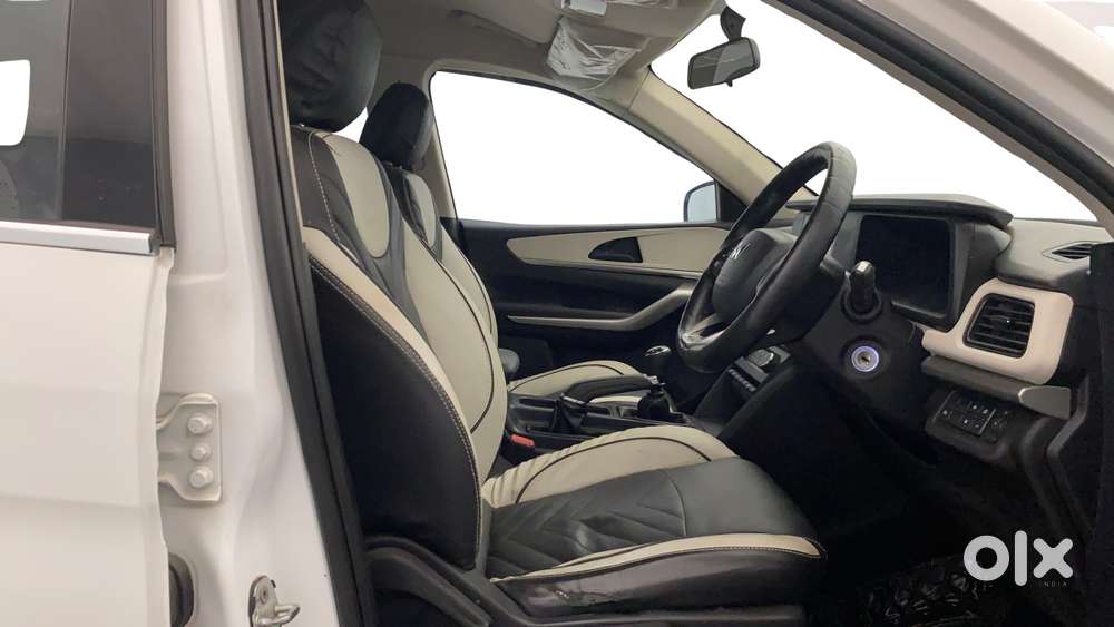 Mahindra Xuv700 2.2 Mx Diesel Mt 5 Str, 2022, Diesel