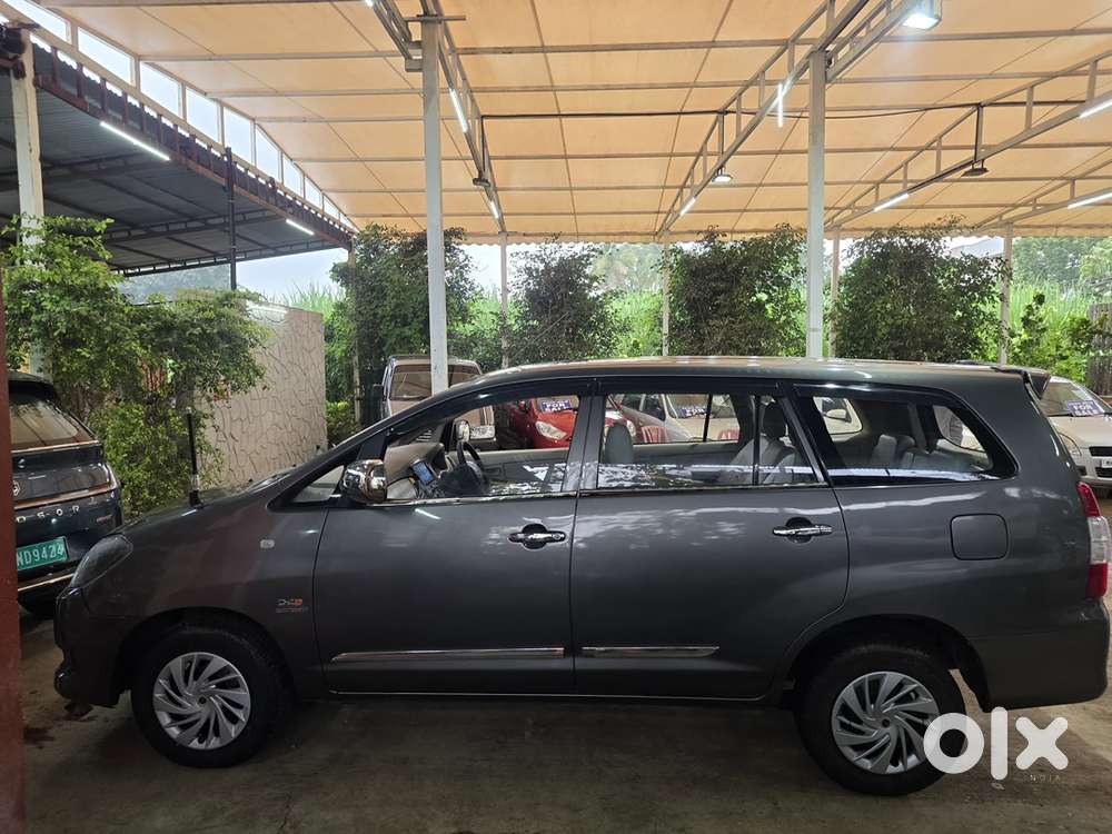 Toyota Innova 2011 Diesel Well Maintained New Tyres , Sound System