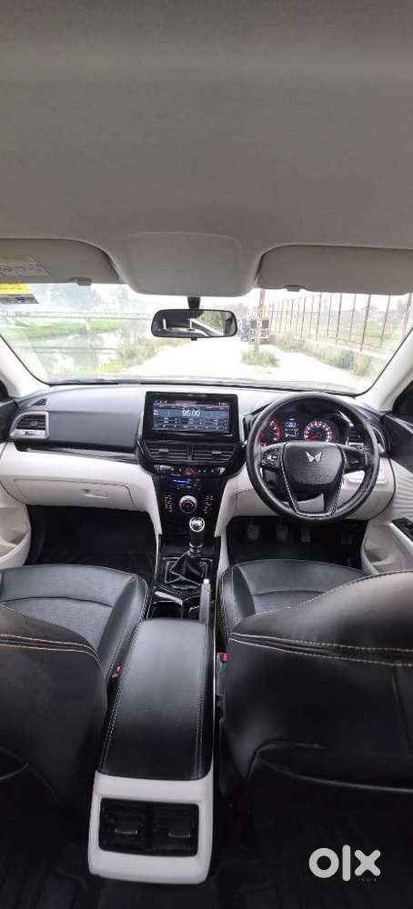 Mahindra Xuv 3xo, 2025, Petrol