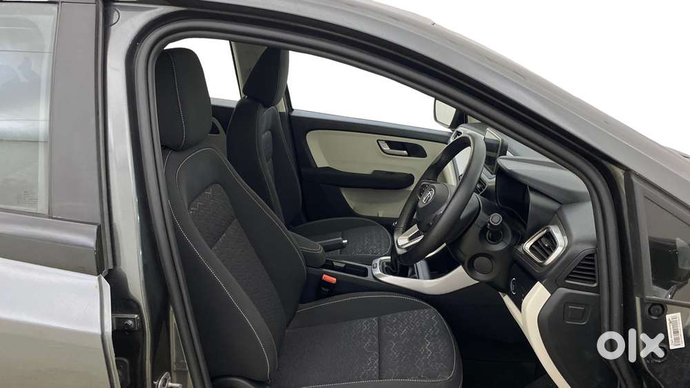 Tata Altroz Xz Plus I-turbo (s), 2023, Petrol