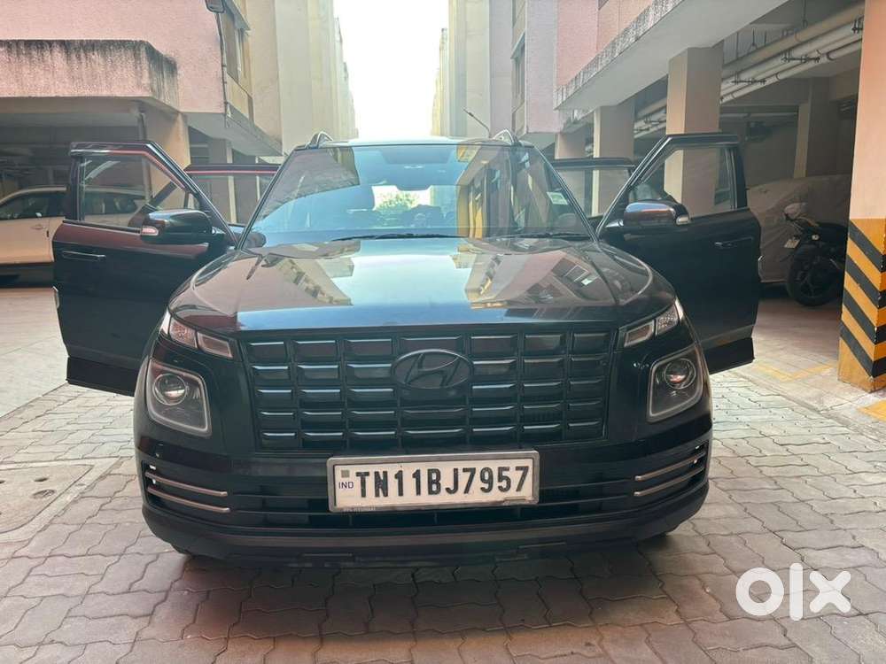 Hyundai New Venue 2024 Petrol Well Maintained