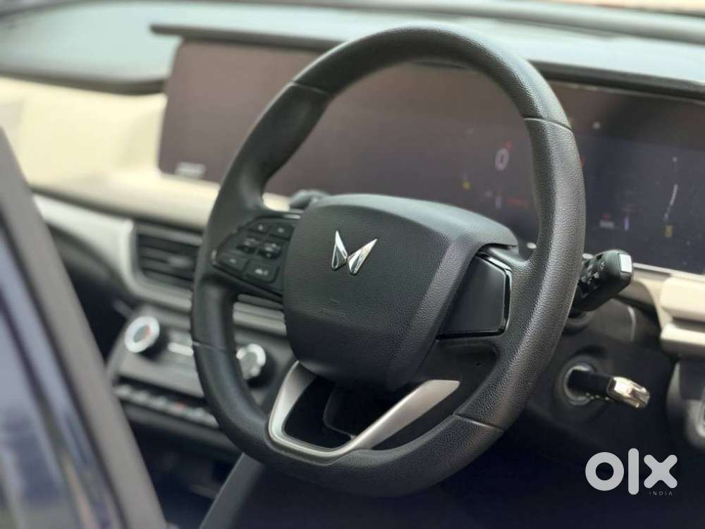 Mahindra Xuv700 2.0 Ax 5 Petrol Mt Str, 2021, Petrol
